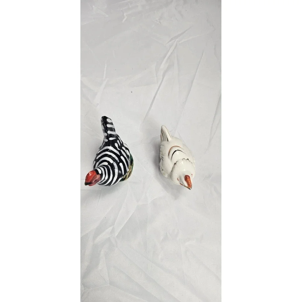 Vintage Chicken Hen Salt & Pepper Shakers Mismatched Pair Japan Black‎ White